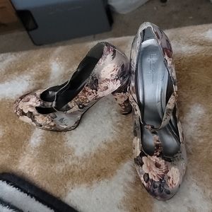 Floral, pin-up style heels